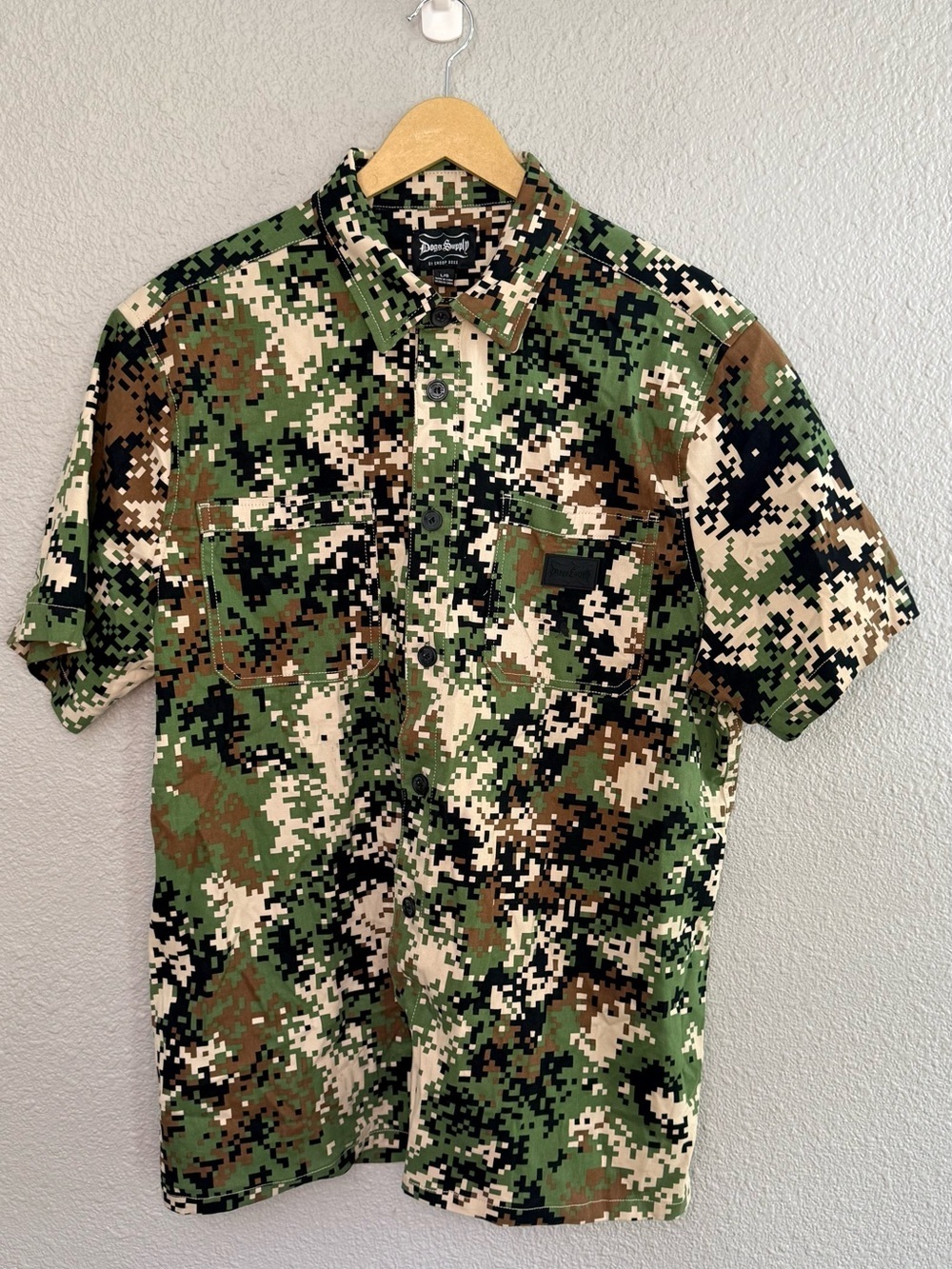 Dogg Supply | Snoop Dogg Digital Camo Button Up Shirt | Size Large